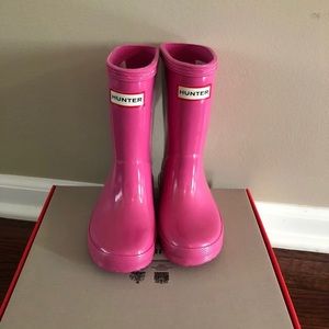 New toddler Fuschia hunter boots
